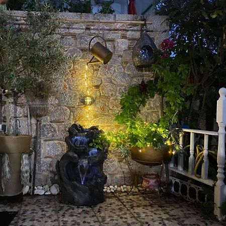 Royal'S Studios Loutra Edipsou  Bagian luar foto